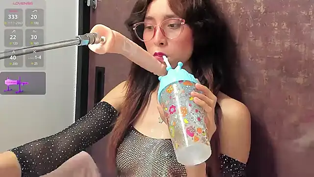 Snapshot of doll_bella_ chatting on 02.23.25 doll bella online show from 02.23.25