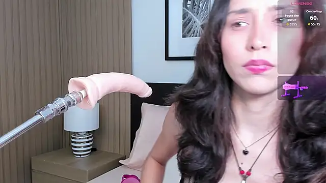 Snapshot of doll_bella_ chatting on 11.11.25 doll bella online show from 11.11.25