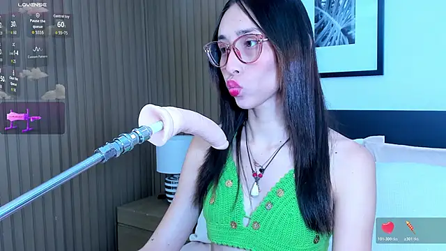 Snapshot of doll_bella_ chatting on 11.29.25 doll bella online show from 11.29.25