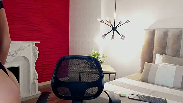 Alisha-Bond online show from 12.03.25