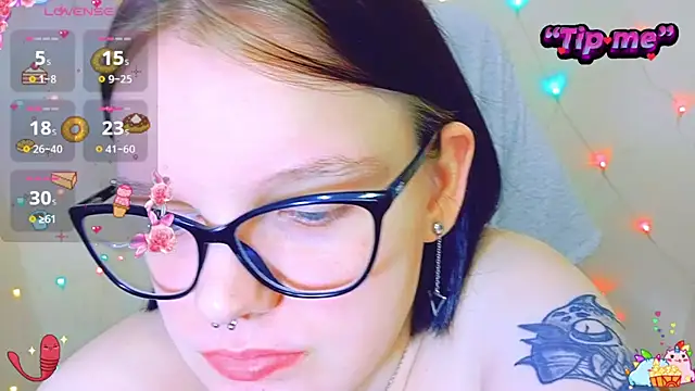 Snapshot of DivaMarisa chatting on 12.08.24 DivaMarisa online show from 12.08.24