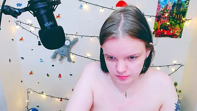 Snapshot of DivaMarisa chatting on 12.20.24 DivaMarisa online show from 12.20.24