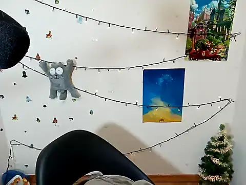 Snapshot of DivaMarisa chatting on 12.30.24 DivaMarisa online show from 12.30.24