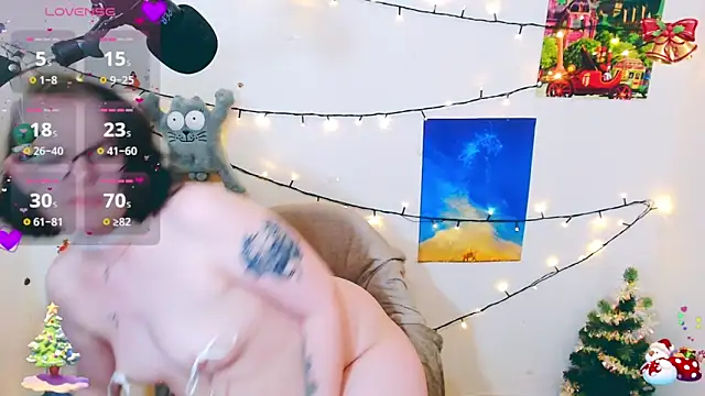 Snapshot of DivaMarisa chatting on 12.31.24 DivaMarisa online show from 12.31.24