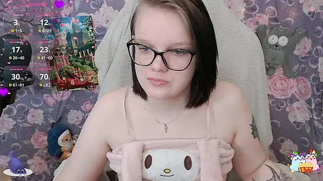 Snapshot of DivaMarisa chatting on 02.18.25 DivaMarisa online show from 02.18.25