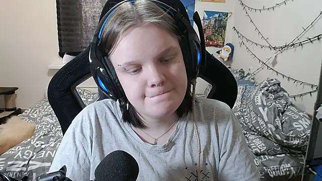 Snapshot of DivaMarisa chatting on 03.12.25 DivaMarisa online show from 03.12.25