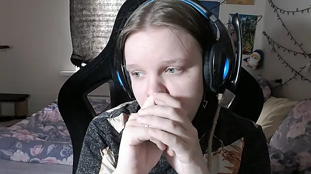 Snapshot of DivaMarisa chatting on 03.16.25 DivaMarisa online show from 03.16.25