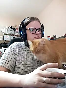 Snapshot of DivaMarisa chatting on 03.22.25 DivaMarisa online show from 03.22.25