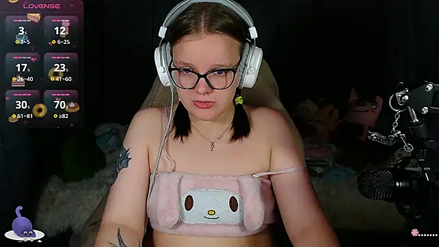 Snapshot of DivaMarisa chatting on 09.24.25 DivaMarisa online show from 09.24.25