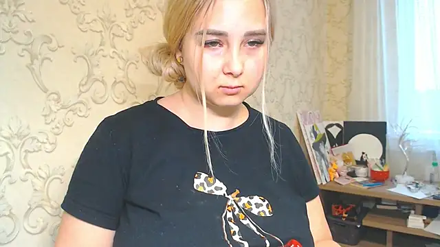 DolphinDreams online show from 04.25.26