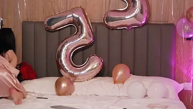 Snapshot of AllisonSky chatting on 02.07.25 AllisonSky online show from 02.07.25