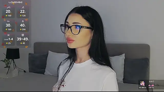 Snapshot of AllisonSky chatting on 11.02.25 AllisonSky online show from 11.02.25