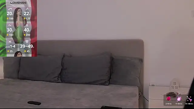 Snapshot of AllisonSky chatting on 11.06.25 AllisonSky online show from 11.06.25