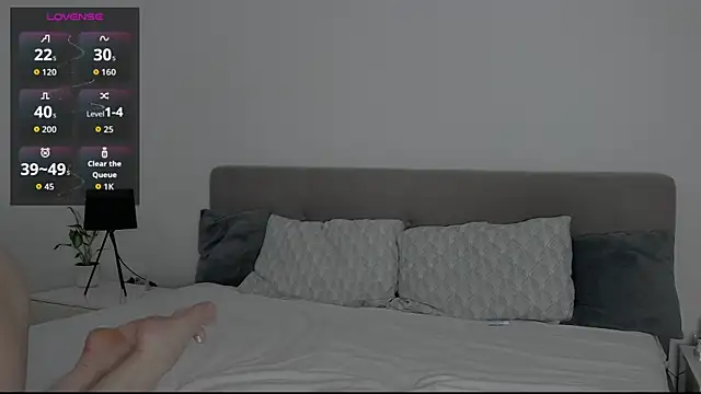 Snapshot of AllisonSky chatting on 11.19.25 AllisonSky online show from 11.19.25