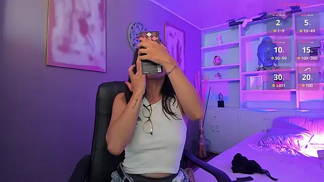 Snapshot of Lucy_Williiams chatting on 03.15.25 Lucy Williiams online show from 03.15.25