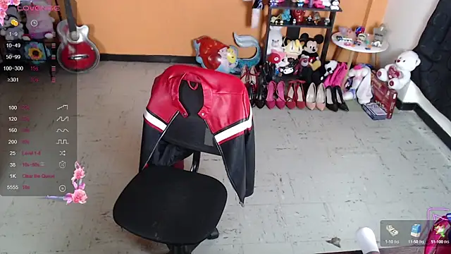 MissMiia2 online show from 01.20.25