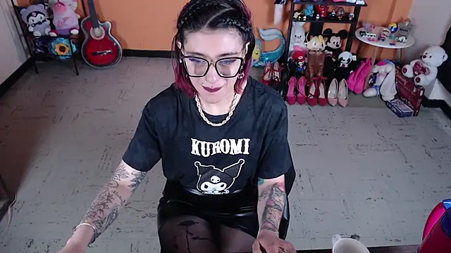 MissMiia2 online show from 01.22.25