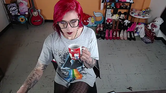 MissMiia2 online show from 01.25.25