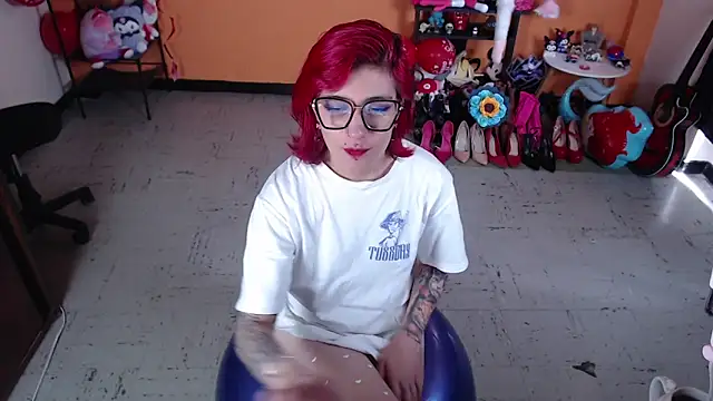 MissMiia2 online show from 03.20.25