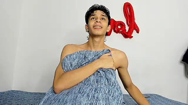 Snapshot of evanscollins chatting on 10.04.25 evanscollins online show from 10.04.25