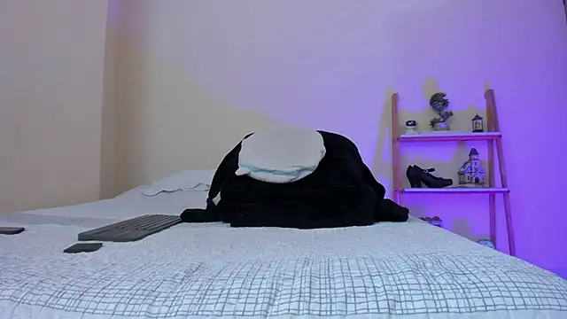 Snapshot of skinny_and_boyfriend chatting on 02.25.25 skinny and boyfriend online show from 02.25.25