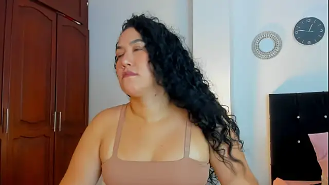 Snapshot of kathyajhonss chatting on 10.24.25 kathyajhonss online show from 10.24.25