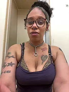Princess Desirae online show from 04.25.26