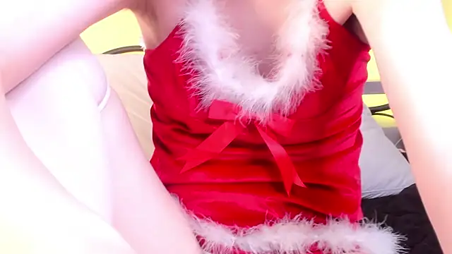 Snapshot of LilianSwall chatting on 12.23.24 LilianSwall online show from 12.23.24