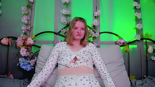 Snapshot of LilianSwall chatting on 02.01.25 LilianSwall online show from 02.01.25