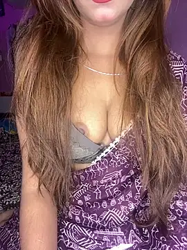 Snapshot of Diamond_queeen chatting on 12.21.25 Diamond queeen online show from 12.21.25