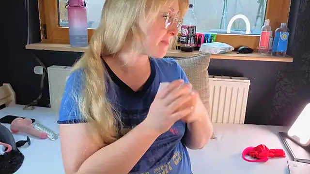 SherryOutdoor1 online show from 12.22.25