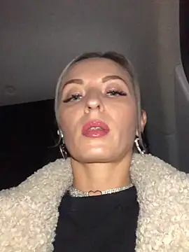 Diamond Bunny  online show from 12.24.24