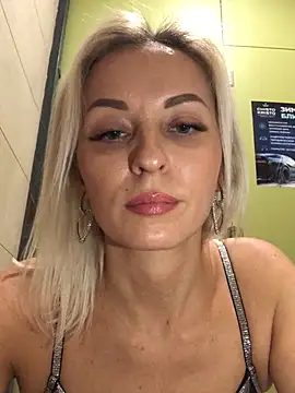 Diamond Bunny  online show from 01.13.25