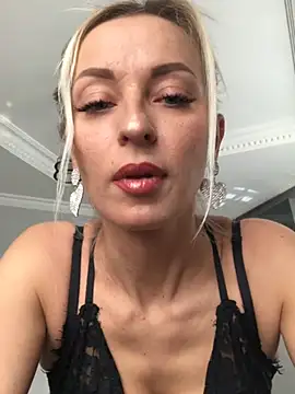 Diamond Bunny  online show from 02.04.25