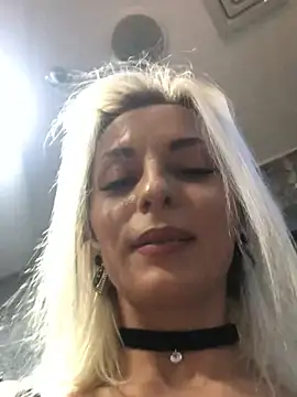 Diamond Bunny  online show from 02.14.25