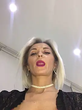 Diamond Bunny  online show from 02.21.25