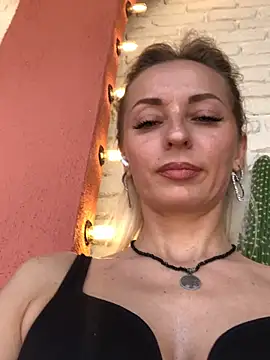 Diamond Bunny  online show from 03.14.25