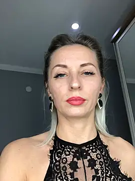 Diamond Bunny  online show from 03.15.25