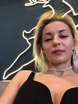 Diamond Bunny  online show from 03.15.25