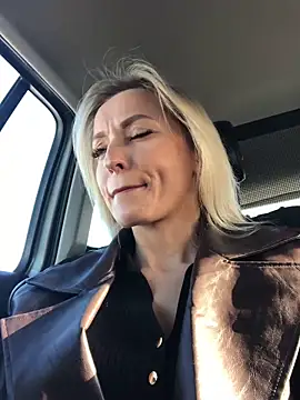 Diamond Bunny  online show from 11.01.25