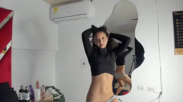 Milanxht online show from 02.14.25