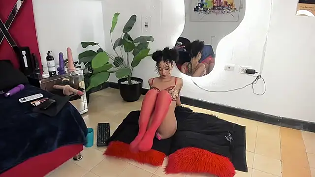 Milanxht online show from 02.20.25