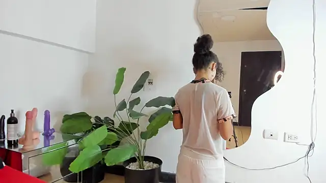 Milanxht online show from 02.28.25