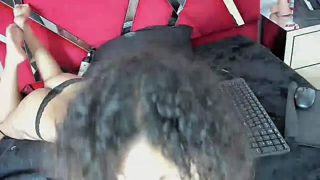 Milanxht online show from 03.18.25