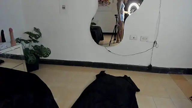 Milanxht online show from 03.18.25