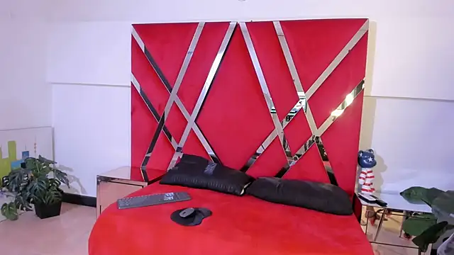 Milanxht online show from 10.10.25