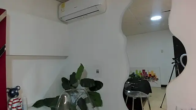 Milanxht online show from 10.12.25