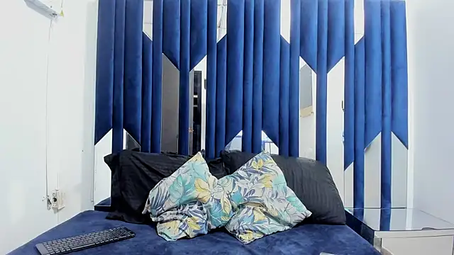 Milanxht online show from 10.27.25