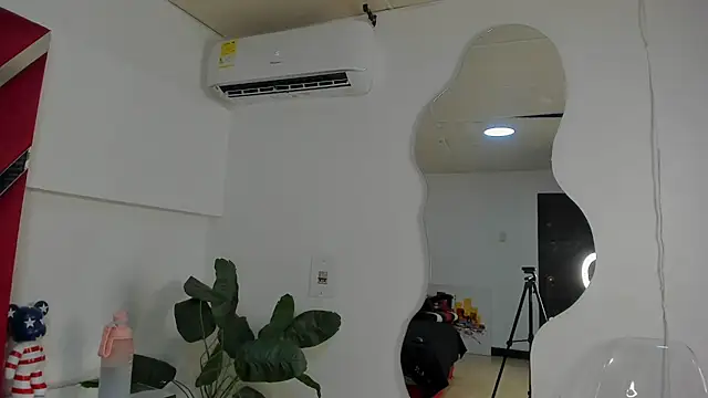 Milanxht online show from 11.18.25