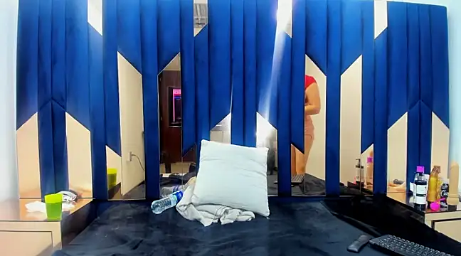 Criistaal  online show from 12.30.24